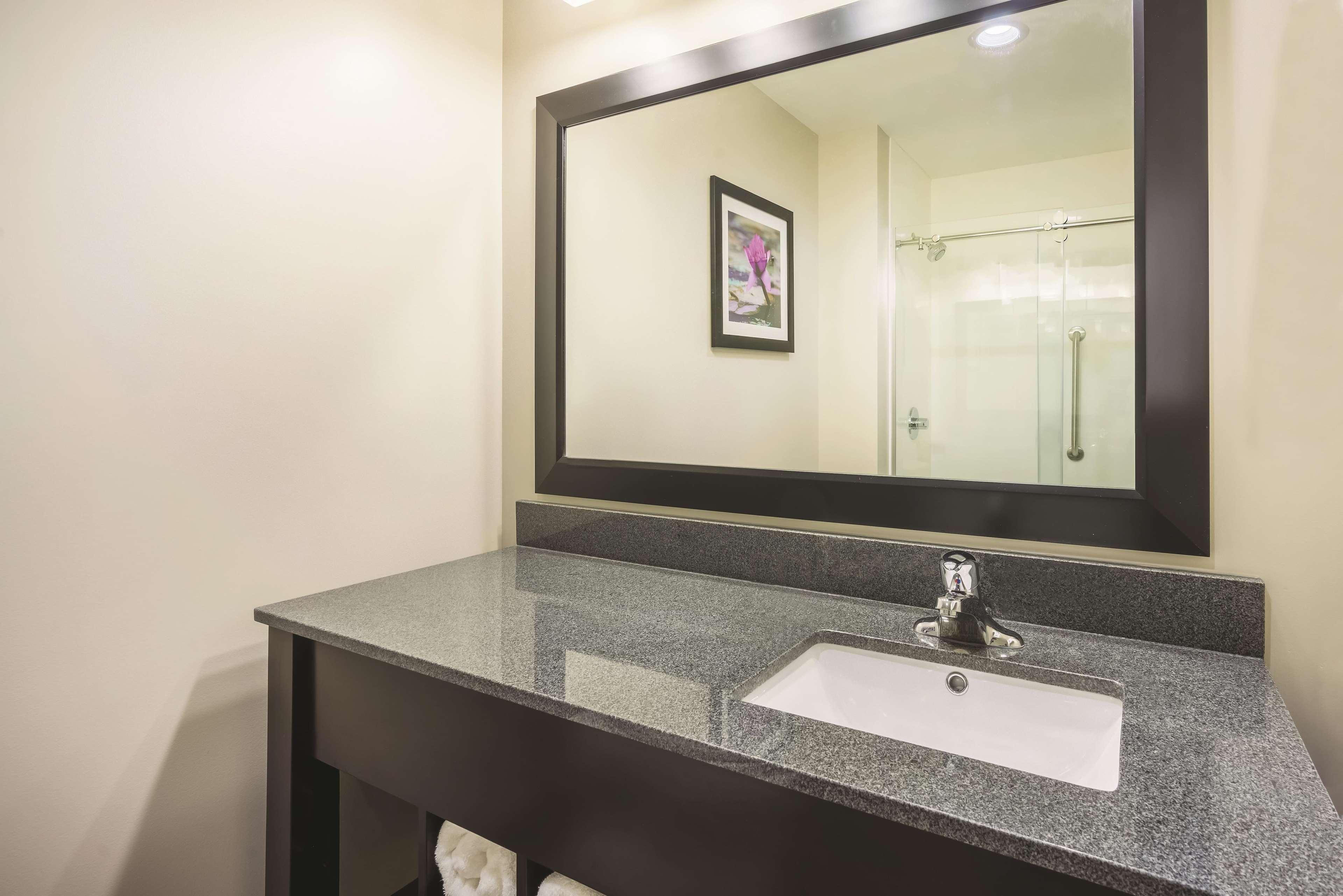 La Quinta Inn & Suites By Wyndham Clifton Park Saratoga Area 1749 Route 9