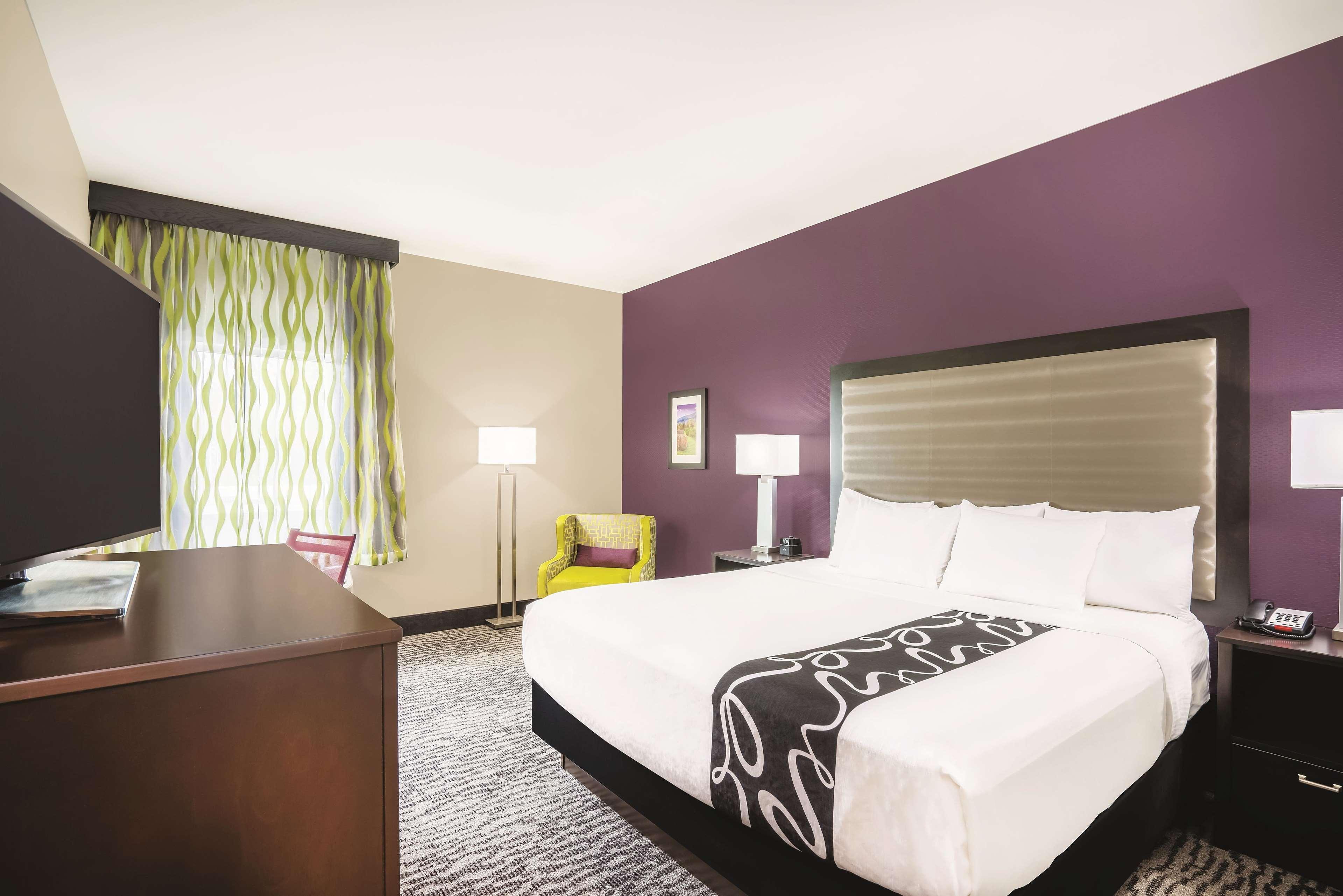 La Quinta Inn & Suites By Wyndham Clifton Park Saratoga Area 1749 Route 9 Clifton Park