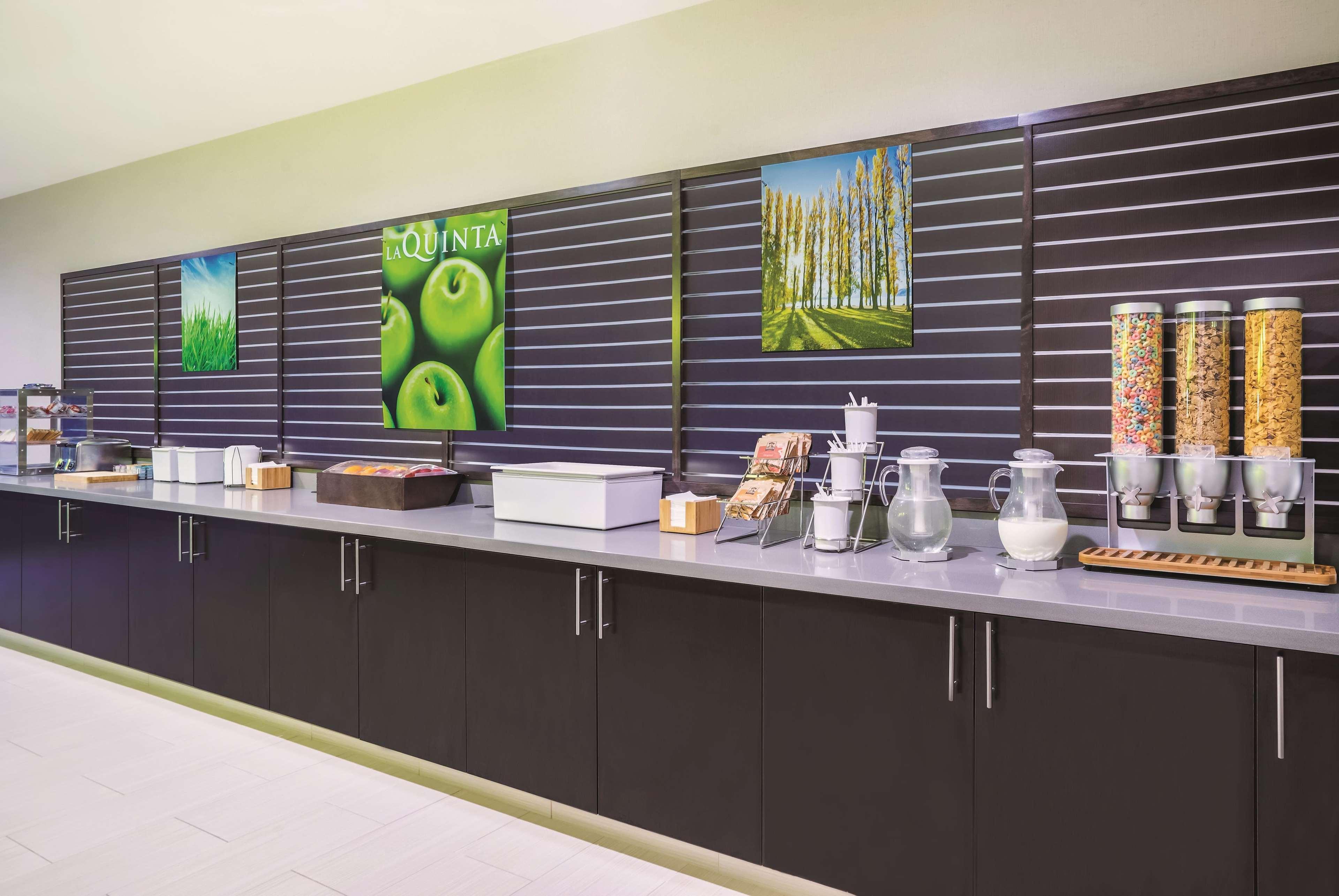 Hotel La Quinta Inn & Suites By Wyndham Clifton Park Saratoga Area 1749 Route 9 Clifton Park