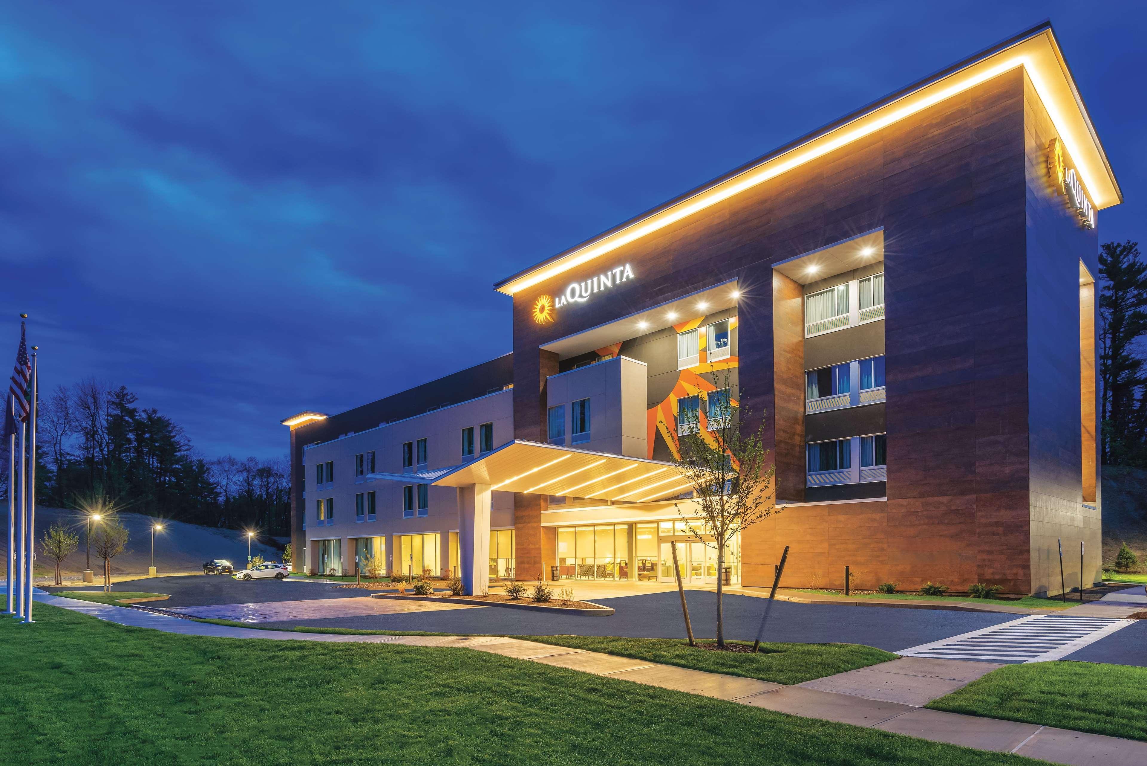 Hotel La Quinta Inn & Suites By Wyndham Clifton Park Saratoga Area 1749 Route 9 3*