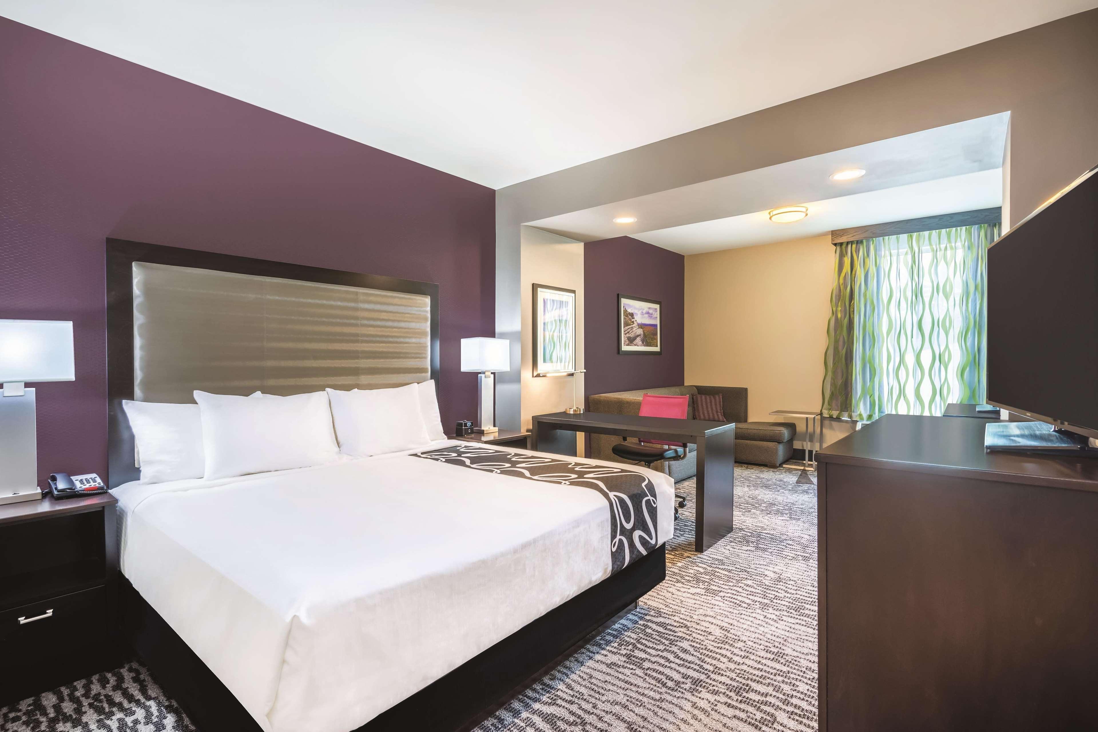 La Quinta Inn & Suites By Wyndham Clifton Park Saratoga Area 1749 Route 9 Hotel